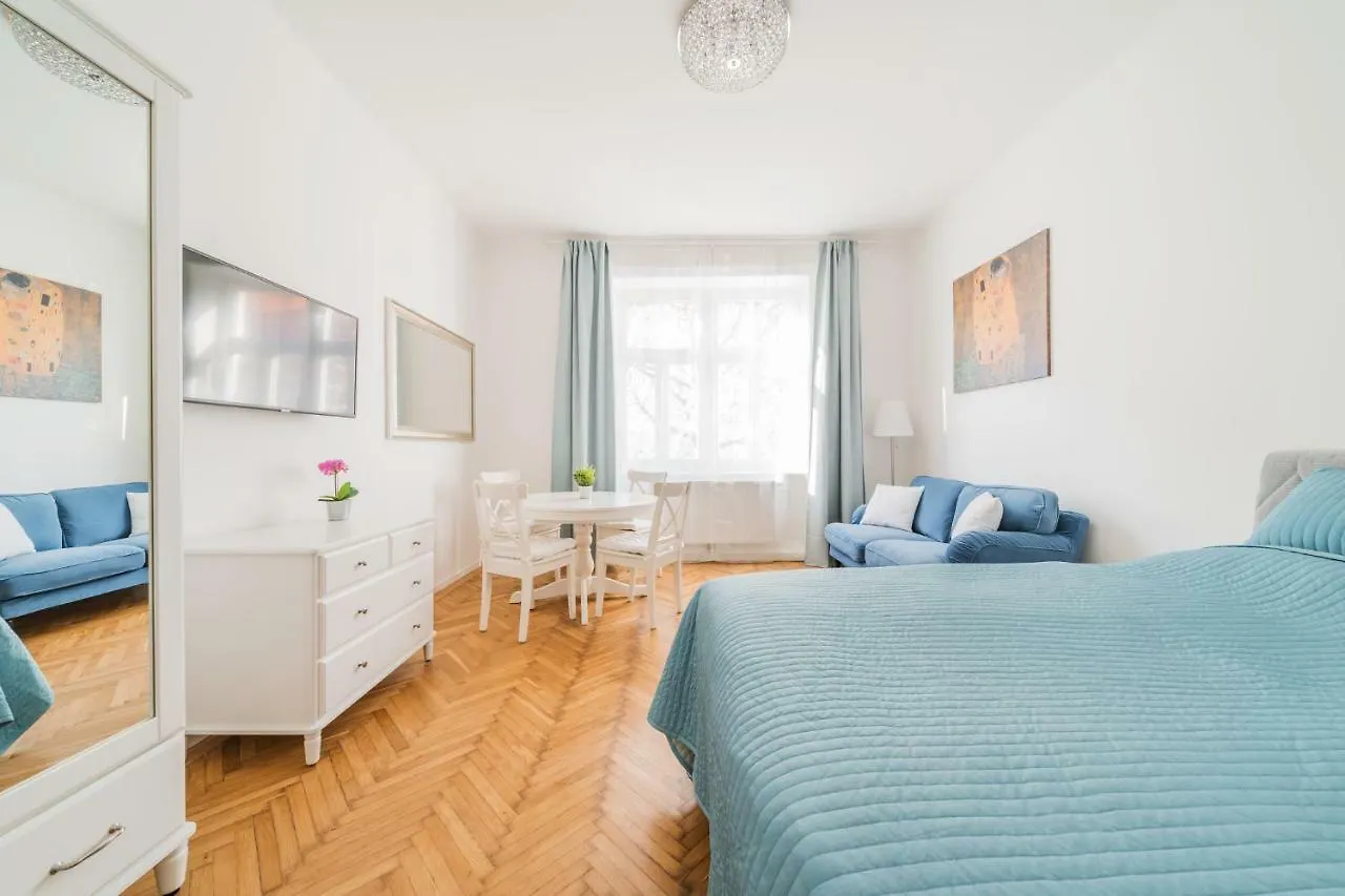 Herzlich Willkommen - Kuess Die Hand 2 location